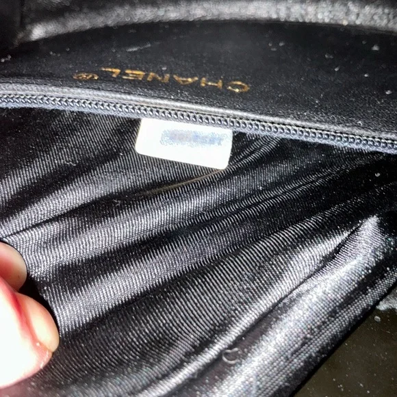 ✨💎1989-1991✨💎 CHANEL SERIES ONE 💎V STITCH ENAMEL COCO MARK BAG W/ CARD/COA/DUSTY - Picture 15 of 16